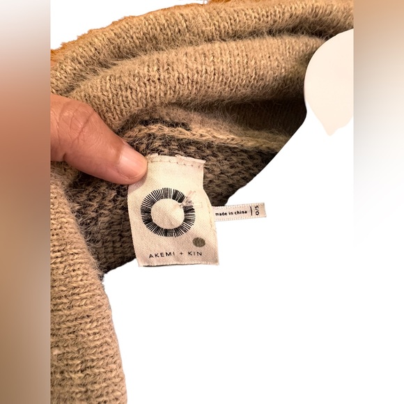 Akemi & Kin animal print cover. One size fits all with oversized sleeves - Picture 3 of 3